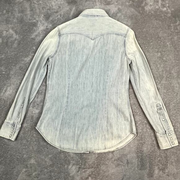 Levis Pearl Snap Light Wash Denim Button Down Womens M Western Yoke Pockets - Picture 4 of 9
